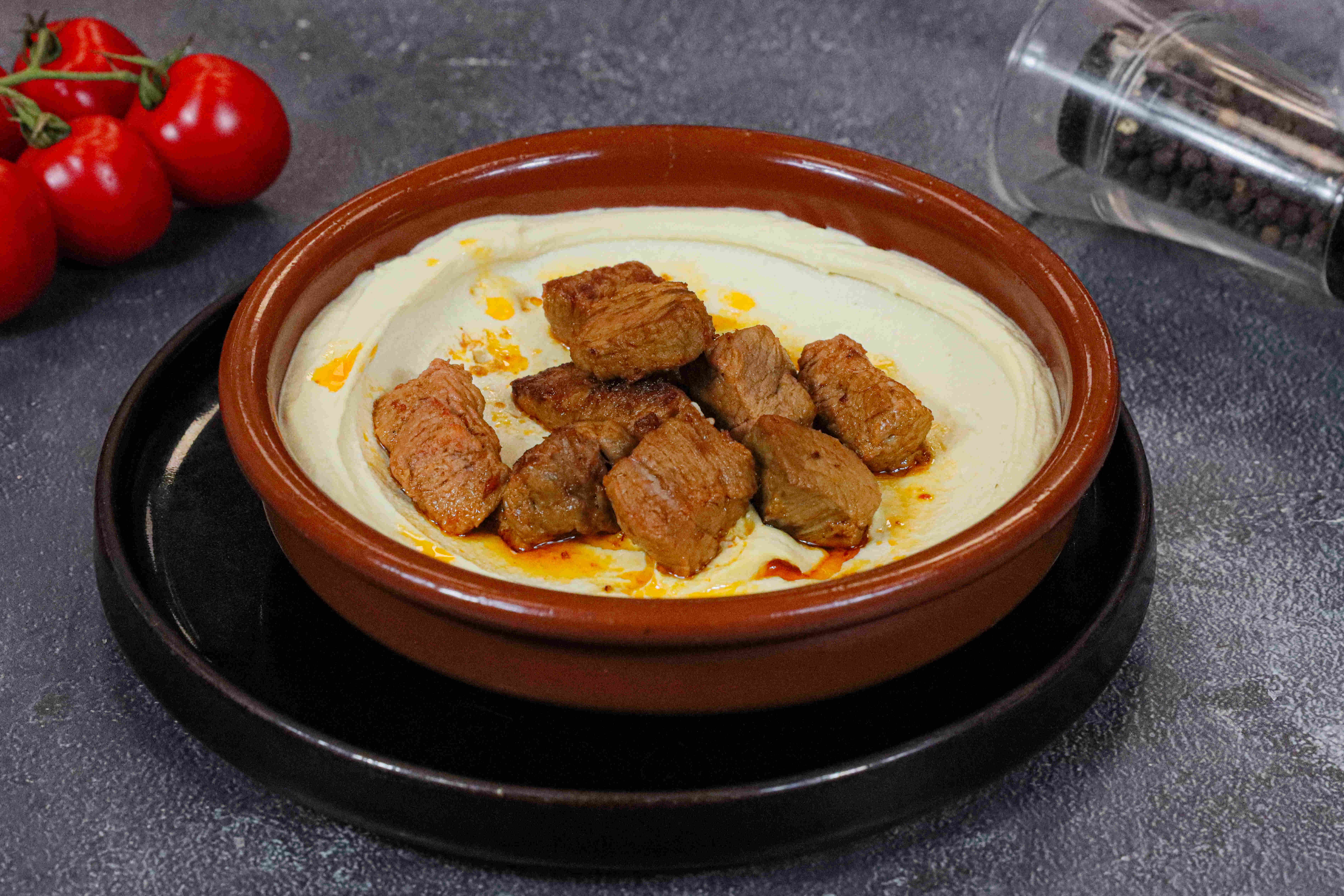 hummus with meat