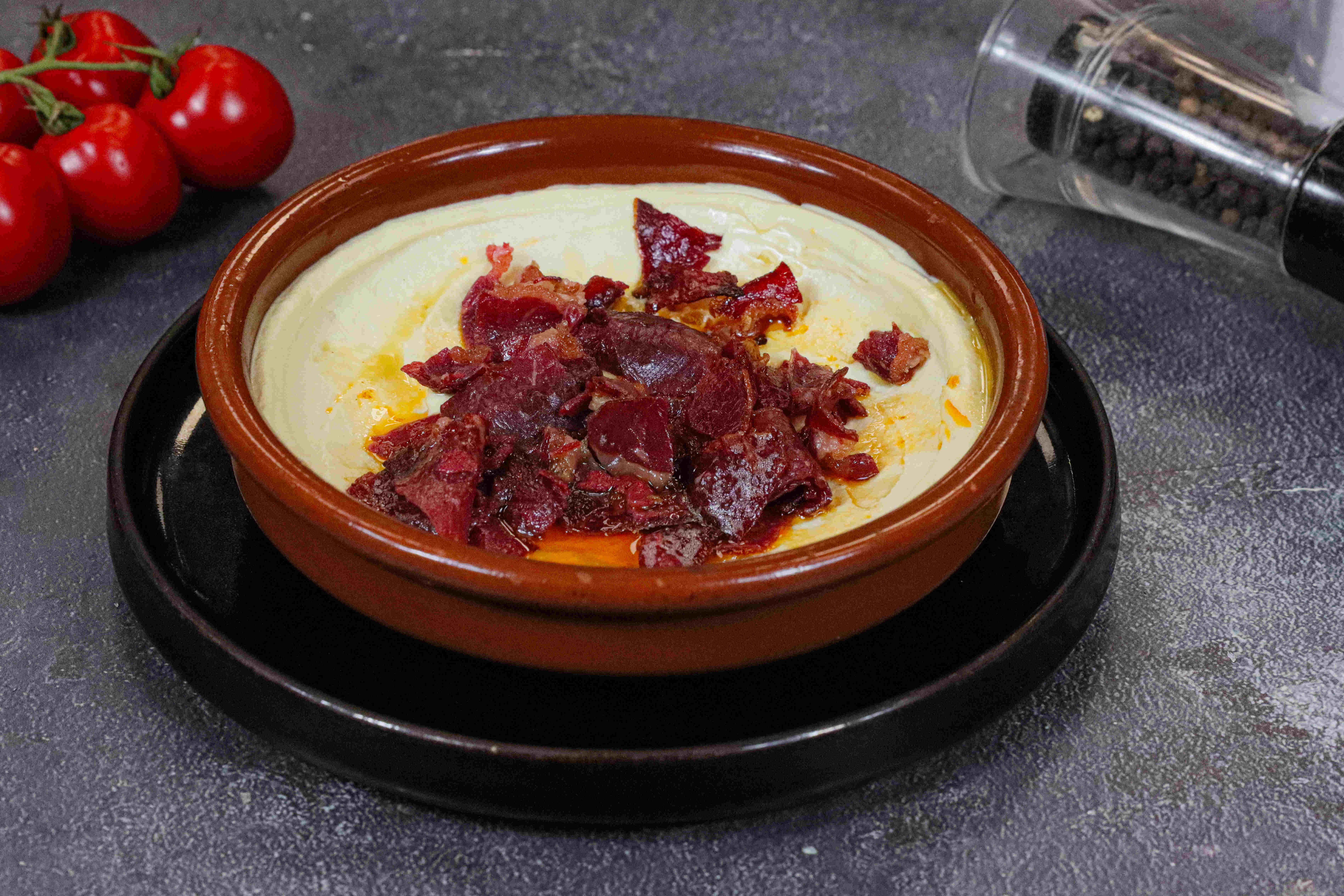hummus w pastirma