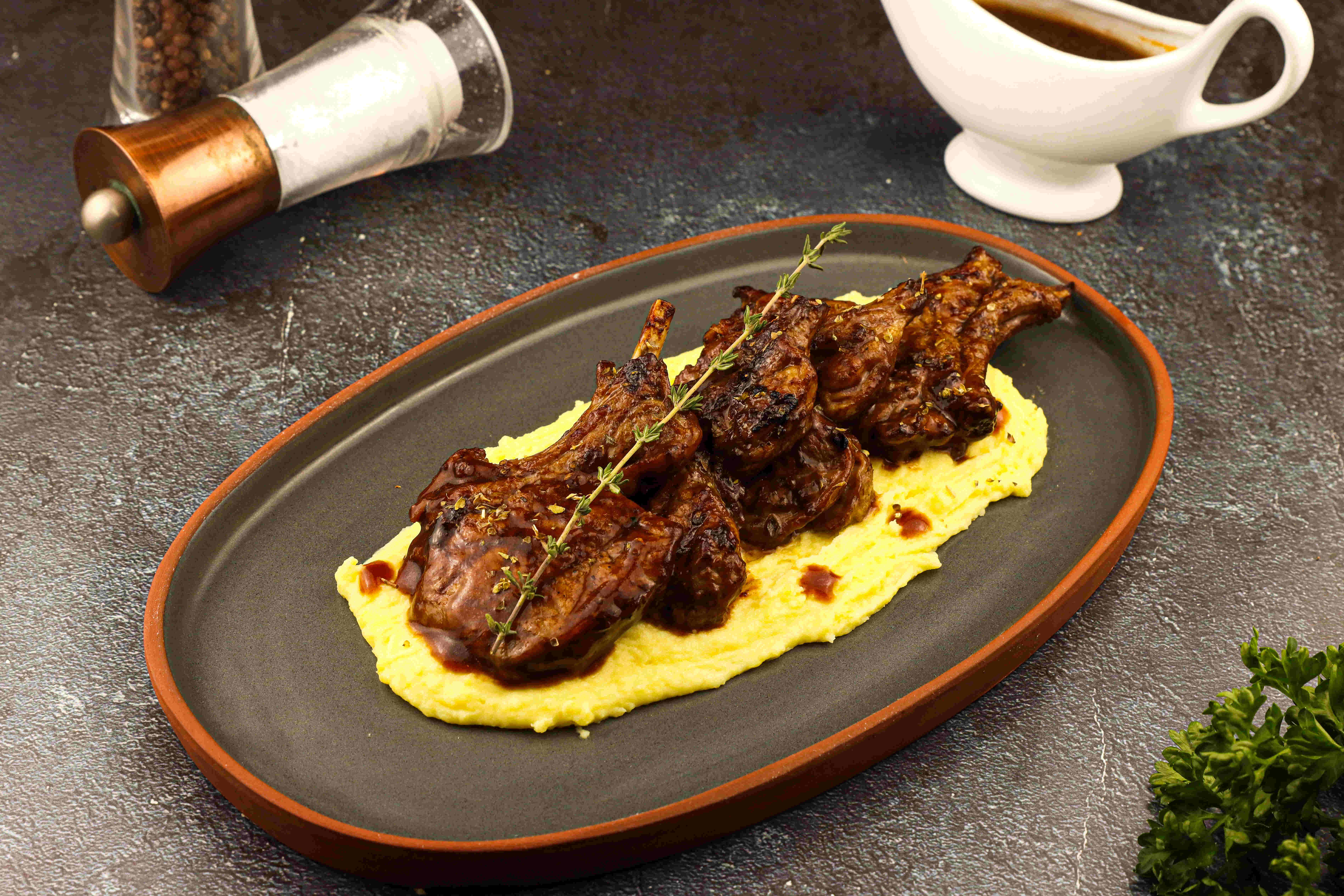 mashed potatoes and lamb chops